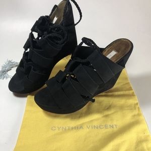 CYNTHIA VINCENT IRIS Strappy Sandals Heels Wedges Shoes Black Suede 7.6 NB